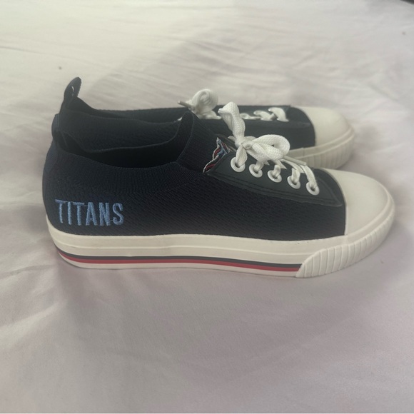 Tennessee Titans Women's Navy and White Athletic Shoes embroidered - Picture 2 of 8